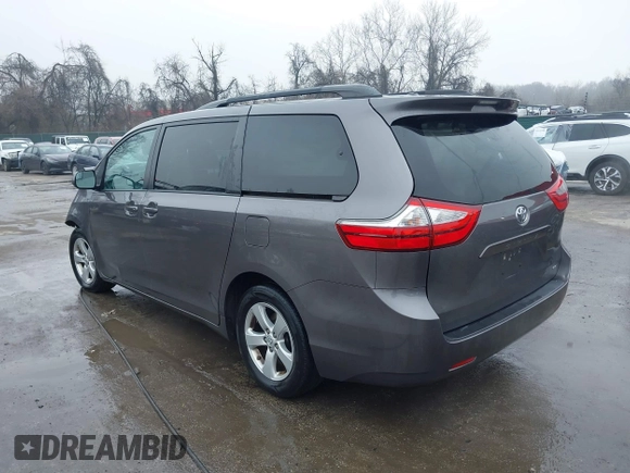✅ 2017 Toyota Sienna LE • VIN: 5TDKZ3DC9HS898028 • Lot: 44543277. Wystawiony na IAAI z przebiegiem 105 357 mil. Bezpłatny archiwum sprzedaży aukcyjnych z USA i szczegółowy raport historii pojazdu na DreamBid. Zdjęcie 3.
