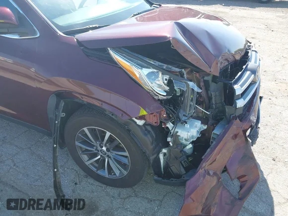 ✅ 2019 Toyota Highlander XLE • VIN: 5TDJZRFH3KS747085 • Лот: 44911742. Опубліковано раніше на IAAI з пробігом 21 752 миль. Безкоштовний доступ до архіву аукціонних продажів зі США та докладний звіт про історію автомобіля на DreamBid. Зображення 6.