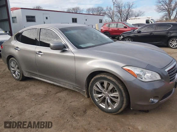 ✅ 2013 Infiniti M • VIN: JN1BY1AR9DM601624 • Lot: 44163898. Wystawiony na IAAI z przebiegiem 154 558 mil. Bezpłatny archiwum sprzedaży aukcyjnych z USA i szczegółowy raport historii pojazdu na DreamBid. Zdjęcie 1.