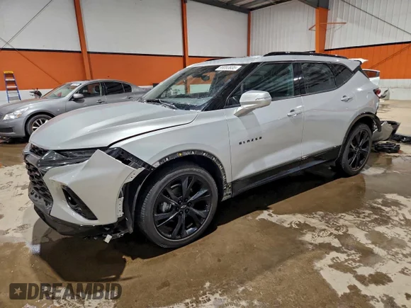 ✅ 2020 Chevrolet Blazer RS • VIN: 3GNKBKRS1LS685780 • Лот: 96053835. Опубліковано раніше на Copart з пробігом 102 409 миль. Безкоштовний доступ до архіву аукціонних продажів зі США та докладний звіт про історію автомобіля на DreamBid. Зображення 1.