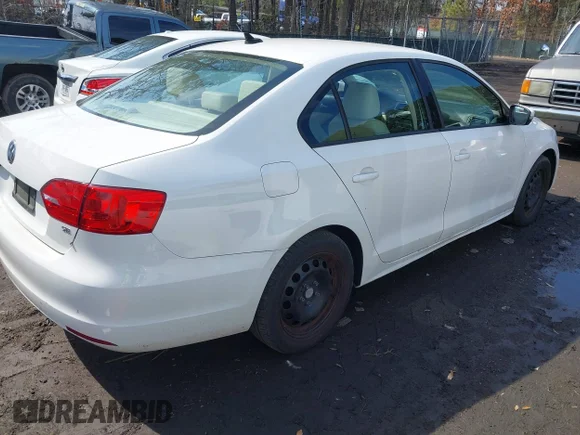 ✅ 2014 Volkswagen Jetta SE • VIN: 3VWD17AJ3EM371458 • Lot: 44559728. Wystawiony na IAAI z przebiegiem 131 997 mil. Bezpłatny archiwum sprzedaży aukcyjnych z USA i szczegółowy raport historii pojazdu na DreamBid. Zdjęcie 4.