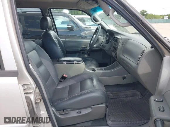 ✅ 2003 Ford Explorer Sport Trac XLS • VIN: 1FMZU67E43UA72537 • Lot: 42575959. Wystawiony na IAAI z przebiegiem 142 692 mil. Bezpłatny archiwum sprzedaży aukcyjnych z USA i szczegółowy raport historii pojazdu na DreamBid. Zdjęcie 5.