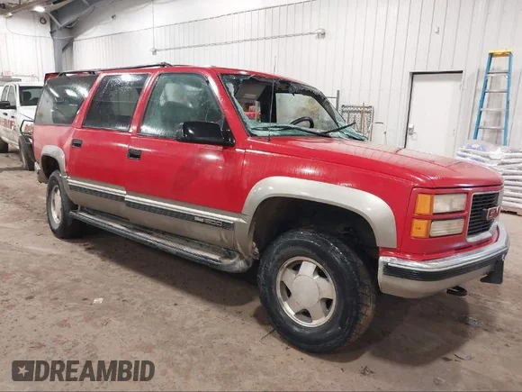 ✅ 1999 GMC Suburban • VIN: 1GKFK16R2XJ759130 • Lot: 40250336. Wystawiony na IAAI z przebiegiem 235 141 mil. Bezpłatny archiwum sprzedaży aukcyjnych z USA i szczegółowy raport historii pojazdu na DreamBid. Zdjęcie 1.