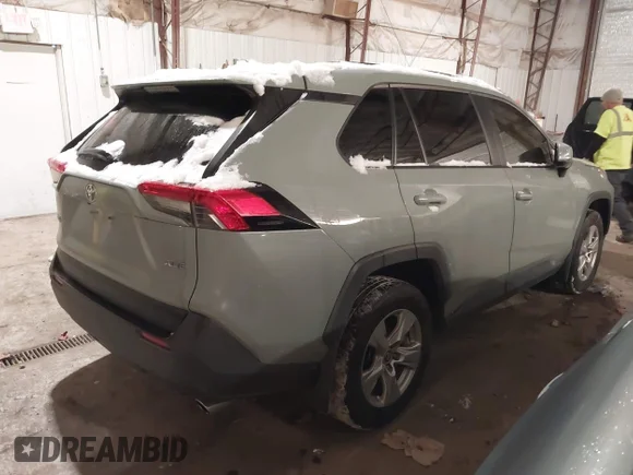 ✅ 2020 Toyota RAV4 XLE • VIN: JTMW1RFV6LJ020296 • Lot: 44253673. Wystawiony na IAAI z przebiegiem Nie podano. Bezpłatny archiwum sprzedaży aukcyjnych z USA i szczegółowy raport historii pojazdu na DreamBid. Zdjęcie 4.