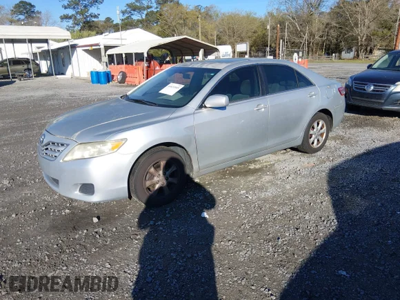 ✅ 2011 Toyota Camry LE • VIN: 4T1BF3EK7BU216308 • Lot: 44624905. Wystawiony na IAAI z przebiegiem 242 315 mil. Bezpłatny archiwum sprzedaży aukcyjnych z USA i szczegółowy raport historii pojazdu na DreamBid. Zdjęcie 2.