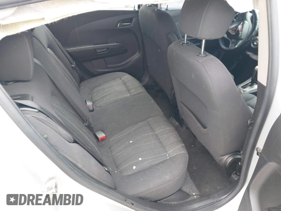 ✅ 2015 Chevrolet Sonic LT • VIN: 1G1JC6SH7F4186132 • Lot: 44956486. Wystawiony na IAAI z przebiegiem 156 062 mil. Bezpłatny archiwum sprzedaży aukcyjnych z USA i szczegółowy raport historii pojazdu na DreamBid. Zdjęcie 8.