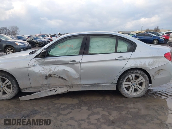 ✅ 2016 BMW 3 Series 328i • VIN: WBA8E9G57GNU28121 • Lot: 44118908. Wystawiony na IAAI z przebiegiem 85 213 mil. Bezpłatny archiwum sprzedaży aukcyjnych z USA i szczegółowy raport historii pojazdu na DreamBid. Zdjęcie 6.