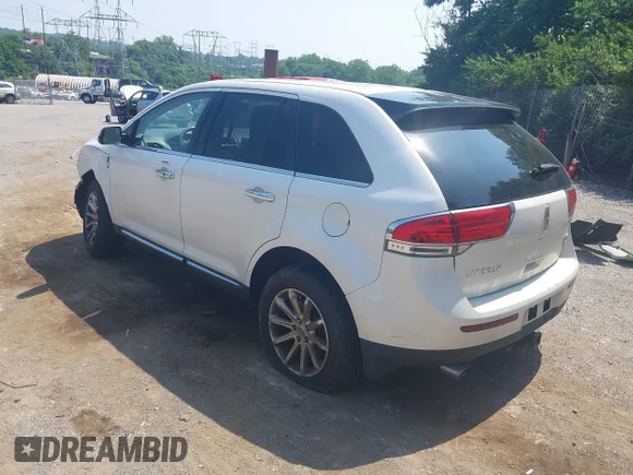 ✅ 2013 Lincoln MKX • VIN: 2LMDJ8JK7DBL11961 • Lot: 45457058. Wystawiony na IAAI z przebiegiem 233 349 mil. Bezpłatny archiwum sprzedaży aukcyjnych z USA i szczegółowy raport historii pojazdu na DreamBid. Zdjęcie 3.