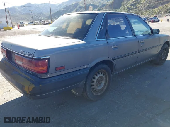 ✅ 1990 Toyota Camry • VIN: 4T1VV21E1LU028296 • Lot: 44563238. Wystawiony na IAAI z przebiegiem 265 693 mil. Bezpłatny archiwum sprzedaży aukcyjnych z USA i szczegółowy raport historii pojazdu na DreamBid. Zdjęcie 4.