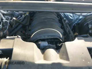 ✅ 2018 Chevrolet Suburban LT • VIN: 1GNSKHKC7JR313317 • Lot: 43565122. Wystawiony na IAAI z przebiegiem 123 772 mil. Bezpłatny archiwum sprzedaży aukcyjnych z USA i szczegółowy raport historii pojazdu na DreamBid. Zdjęcie 20.