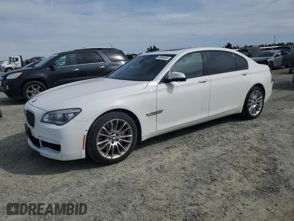 ✅ 2015 BMW 7 Series 750Li • VIN: WBAYE8C52FD781791 • Лот: 49504935. Опубликован ранее на Copart с пробегом 103 171 миль. Бесплатный доступ к архиву аукционных продаж из США и подробный отчёт об истории автомобиля на DreamBid. Изображение 1.