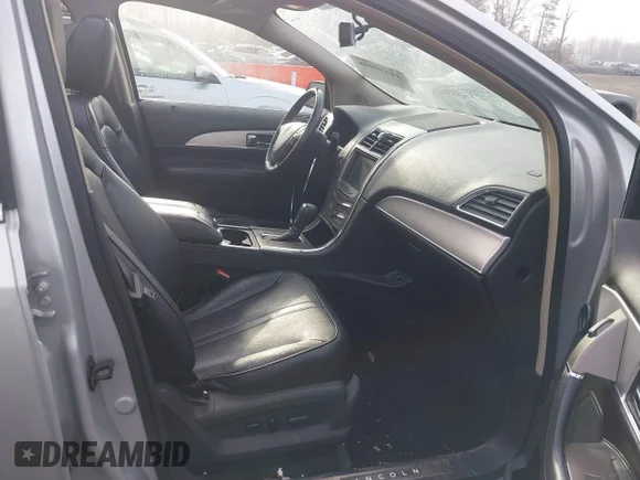 ✅ 2011 Lincoln MKX • VIN: 2LMDJ8JK7BBJ23177 • Lot: 44439958. Wystawiony na IAAI z przebiegiem 210 164 mil. Bezpłatny archiwum sprzedaży aukcyjnych z USA i szczegółowy raport historii pojazdu na DreamBid. Zdjęcie 5.