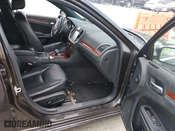 ✅ 2012 Chrysler 300 Limited • VIN: 2C3CCACG0CH250894 • Lot: 45444700. Wystawiony na IAAI z przebiegiem 209 360 mil. Bezpłatny archiwum sprzedaży aukcyjnych z USA i szczegółowy raport historii pojazdu na DreamBid. Zdjęcie 5.
