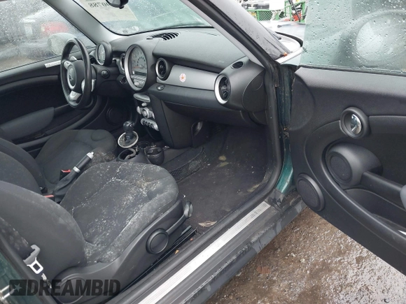 ✅ 2009 MINI Hardtop • VIN: WMWMF33549TW72435 • Lot: 41590788. Wystawiony na IAAI z przebiegiem 79 142 mil. Bezpłatny archiwum sprzedaży aukcyjnych z USA i szczegółowy raport historii pojazdu na DreamBid. Zdjęcie 5.