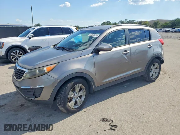 ✅ 2012 Kia Sportage LX • VIN: KNDPB3A22C7283555 • Лот: 53070636. Опубликован ранее на Copart с пробегом 122 676 миль. Бесплатный доступ к архиву аукционных продаж из США и подробный отчёт об истории автомобиля на DreamBid. Изображение 1.