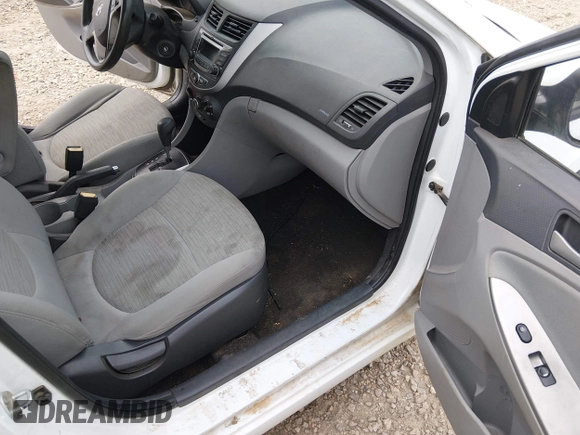 ✅ 2015 Hyundai Accent GS • VIN: KMHCT5AE4FU204647 • Lot: 44916103. Wystawiony na IAAI z przebiegiem 215 815 mil. Bezpłatny archiwum sprzedaży aukcyjnych z USA i szczegółowy raport historii pojazdu na DreamBid. Zdjęcie 5.