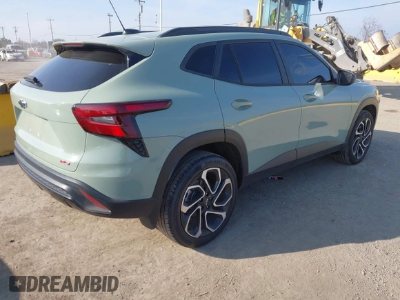 ✅ 2024 Chevrolet Trax 2RS • VIN: KL77LJE29RC115937 • Lot: 44246108. Wystawiony na IAAI z przebiegiem 13 631 mil. Bezpłatny archiwum sprzedaży aukcyjnych z USA i szczegółowy raport historii pojazdu na DreamBid. Zdjęcie 4.