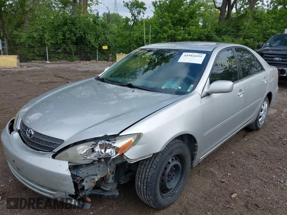 ✅ 2004 Toyota Camry LE • VIN: 4T1BE32K94U881012 • Lot: 44982695. Wystawiony na IAAI z przebiegiem 243 174 mil. Bezpłatny archiwum sprzedaży aukcyjnych z USA i szczegółowy raport historii pojazdu na DreamBid. Zdjęcie 6.