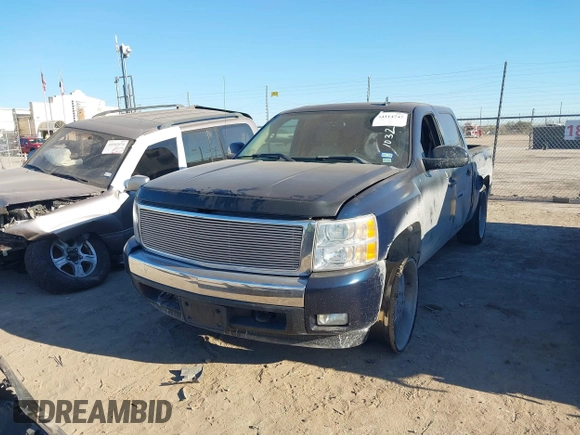 ✅ 2007 Chevrolet Silverado 1500 1LT • VIN: 2GCEC13J571506820 • Lot: 44114747. Wystawiony na IAAI z przebiegiem 254 856 mil. Bezpłatny archiwum sprzedaży aukcyjnych z USA i szczegółowy raport historii pojazdu na DreamBid. Zdjęcie 2.