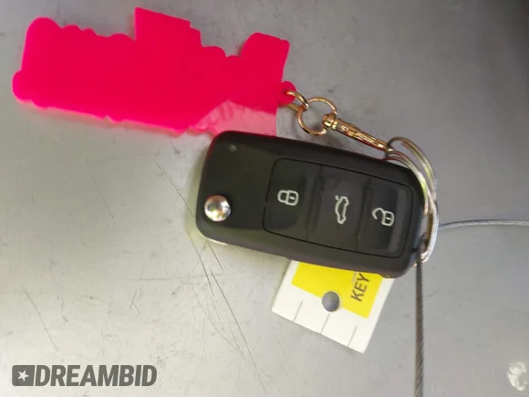 ✅ 2013 Volkswagen Beetle 2.0L TDI • VIN: 3VW5L7AT9DM821757 • Лот: 42626076. Опубликован ранее на IAAI с пробегом 112 605 миль. Бесплатный доступ к архиву аукционных продаж из США и подробный отчёт об истории автомобиля на DreamBid. Изображение 11.