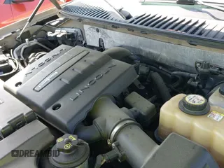 ✅ 2007 Lincoln Navigator • VIN: 5LMFU27567LJ25484 • Lot: 42052572. Wystawiony na IAAI z przebiegiem 168 050 mil. Bezpłatny archiwum sprzedaży aukcyjnych z USA i szczegółowy raport historii pojazdu na DreamBid. Zdjęcie 19.