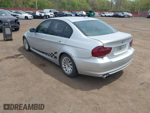 ✅ 2009 BMW 3 Series 328i • VIN: WBAPH57589NM32306 • Lot: 44986009. Wystawiony na IAAI z przebiegiem 139 727 mil. Bezpłatny archiwum sprzedaży aukcyjnych z USA i szczegółowy raport historii pojazdu na DreamBid. Zdjęcie 3.