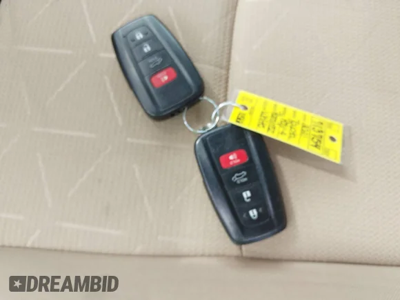 ✅ 2021 Toyota RAV4 XLE • VIN: 2T3W1RFV2MC118391 • Lot: 45404298. Listed on IAAI with 67,219 mi. Free auction sales archive from the USA and detailed vehicle history report at DreamBid. Image 11.
