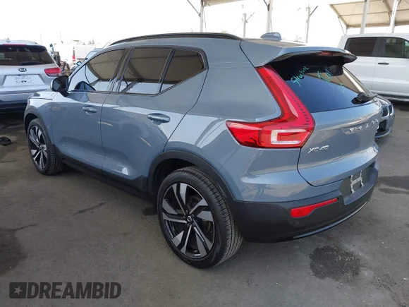 ✅ 2023 Volvo XC40 Ultimate Dark Theme • VIN: YV4L12UX9P2952245 • Lot: 42205666. Wystawiony na IAAI z przebiegiem 19 952 mil. Bezpłatny archiwum sprzedaży aukcyjnych z USA i szczegółowy raport historii pojazdu na DreamBid. Zdjęcie 3.