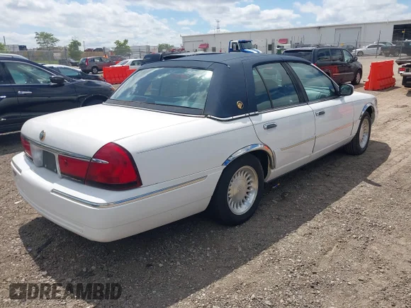 ✅ 1998 Mercury Grand Marquis LS • VIN: 2MEFM75W6WX679978 • Lot: 45149951. Wystawiony na IAAI z przebiegiem 83 820 mil. Bezpłatny archiwum sprzedaży aukcyjnych z USA i szczegółowy raport historii pojazdu na DreamBid. Zdjęcie 4.