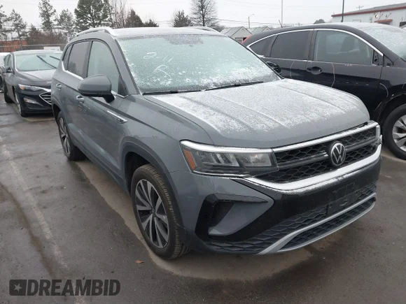✅ 2022 Volkswagen Taos SE • VIN: 3VVWX7B22NM093560 • Лот: 41626945. Опубліковано раніше на IAAI з пробігом 51 734 миль. Безкоштовний доступ до архіву аукціонних продажів зі США та докладний звіт про історію автомобіля на DreamBid. Зображення 1.