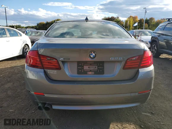 ✅ 2013 BMW 5 Series 528i xDrive • VIN: WBAXH5C58DD107160 • Лот: 75684564. Опубліковано раніше на Copart з пробігом 68 876 миль. Безкоштовний доступ до архіву аукціонних продажів зі США та докладний звіт про історію автомобіля на DreamBid. Зображення 6.