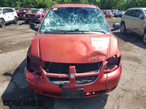 ✅ 2002 Dodge Caravan ES • VIN: 2B4GP54L82R641186 • Lot: 45413817. Wystawiony na IAAI z przebiegiem 176 966 mil. Bezpłatny archiwum sprzedaży aukcyjnych z USA i szczegółowy raport historii pojazdu na DreamBid. Zdjęcie 6.