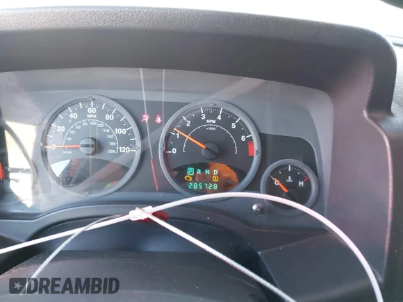 ✅ 2008 Jeep Patriot Sport • VIN: 1J8FF28W08D635875 • Lot: 41761822. Wystawiony na IAAI z przebiegiem 285 728 mil. Bezpłatny archiwum sprzedaży aukcyjnych z USA i szczegółowy raport historii pojazdu na DreamBid. Zdjęcie 7.