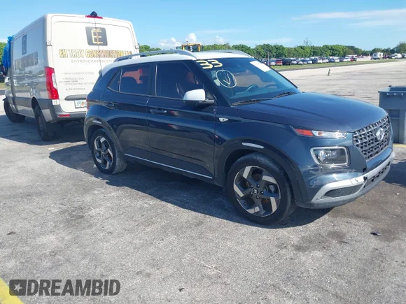 ✅ 2021 Hyundai Venue SEL • VIN: KMHRC8A39MU088305 • Lot: 42594974. Wystawiony na IAAI z przebiegiem 59 645 mil. Bezpłatny archiwum sprzedaży aukcyjnych z USA i szczegółowy raport historii pojazdu na DreamBid. Zdjęcie 1.