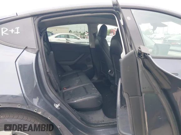 ✅ 2022 Tesla Model Y Long Range • VIN: 7SAYGDEE9NF385306 • Lot: 45168719. Listed on IAAI with 71,860 mi. Free auction sales archive from the USA and detailed vehicle history report at DreamBid. Image 8.