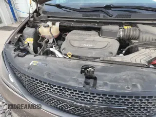 ✅ 2018 Chrysler Pacifica Touring Plus • VIN: 2C4RC1FGXJR332687 • Lot: 89817895. Wystawiony na Copart z przebiegiem 147 134 mil. Bezpłatny archiwum sprzedaży aukcyjnych z USA i szczegółowy raport historii pojazdu na DreamBid. Zdjęcie 16.