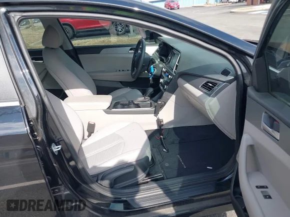 ✅ 2018 Hyundai Sonata Eco • VIN: 5NPE24AA7JH700469 • Lot: 44487658. Wystawiony na IAAI z przebiegiem 28 794 mil. Bezpłatny archiwum sprzedaży aukcyjnych z USA i szczegółowy raport historii pojazdu na DreamBid. Zdjęcie 5.