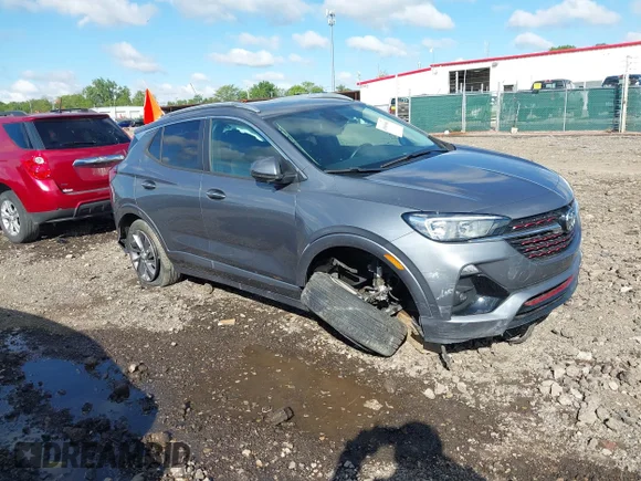 ✅ 2021 Buick Encore GX Select • VIN: KL4MMDS26MB069128 • Лот: 45065668. Опубликован ранее на IAAI с пробегом 31 592 миль. Бесплатный доступ к архиву аукционных продаж из США и подробный отчёт об истории автомобиля на DreamBid. Изображение 1.