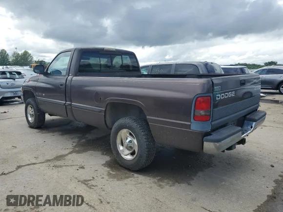 ✅ 1998 Dodge 1500 • VIN: 3B7HF16Z7WM271110 • Лот: 60812495. Опубліковано раніше на Copart з пробігом 214 381 миль. Безкоштовний доступ до архіву аукціонних продажів зі США та докладний звіт про історію автомобіля на DreamBid. Зображення 2.