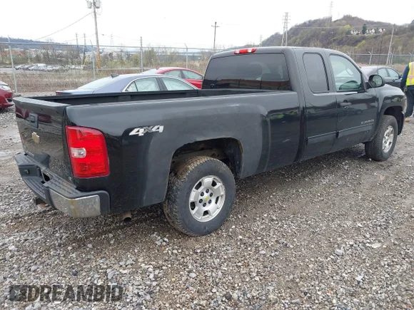 ✅ 2011 Chevrolet Silverado 1500 LT • VIN: 1GCRKSE07BZ441855 • Lot: 41958383. Wystawiony na IAAI z przebiegiem 222 990 mil. Bezpłatny archiwum sprzedaży aukcyjnych z USA i szczegółowy raport historii pojazdu na DreamBid. Zdjęcie 4.