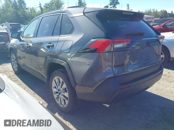 ✅ 2025 Toyota RAV4 XLE Premium • VIN: 2T3A1RFV1SC565771 • Lot: 45383605. Wystawiony na IAAI z przebiegiem 6 490 mil. Bezpłatny archiwum sprzedaży aukcyjnych z USA i szczegółowy raport historii pojazdu na DreamBid. Zdjęcie 3.
