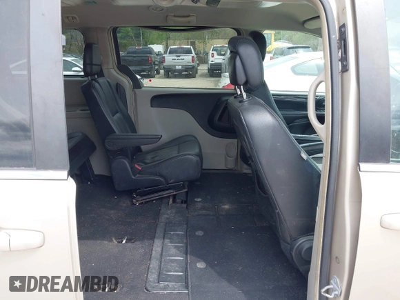 ✅ 2016 Chrysler Town & Country Touring • VIN: 2C4RC1BG8GR238211 • Lot: 45069183. Wystawiony na IAAI z przebiegiem 141 799 mil. Bezpłatny archiwum sprzedaży aukcyjnych z USA i szczegółowy raport historii pojazdu na DreamBid. Zdjęcie 8.