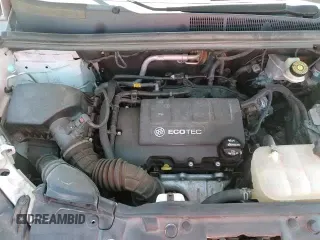 ✅ 2018 Buick Encore Preferred • VIN: KL4CJASB3JB528131 • Lot: 70280055. Wystawiony na Copart z przebiegiem 118 309 mil. Bezpłatny archiwum sprzedaży aukcyjnych z USA i szczegółowy raport historii pojazdu na DreamBid. Zdjęcie 16.