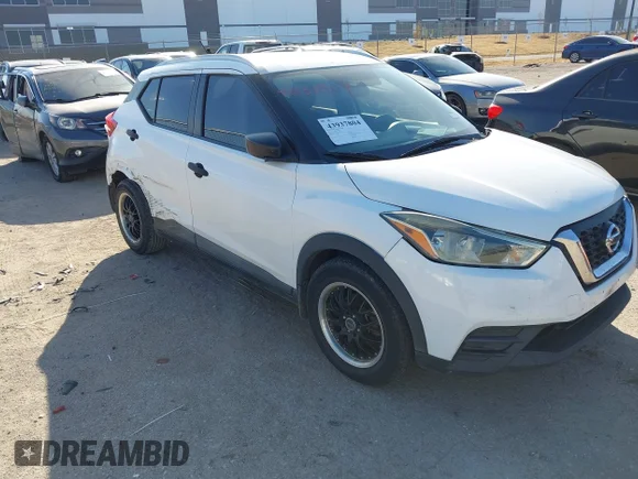 ✅ 2018 Nissan Kicks S • VIN: 3N1CP5CU1JL506982 • Лот: 43937804. Опубліковано раніше на IAAI з пробігом 93 508 миль. Безкоштовний доступ до архіву аукціонних продажів зі США та докладний звіт про історію автомобіля на DreamBid. Зображення 1.