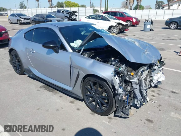 ✅ 2022 Toyota 86 Premium • VIN: JF1ZNBE15N9757121 • Lot: 44658848. Wystawiony na IAAI z przebiegiem 54 020 mil. Bezpłatny archiwum sprzedaży aukcyjnych z USA i szczegółowy raport historii pojazdu na DreamBid. Zdjęcie 1.