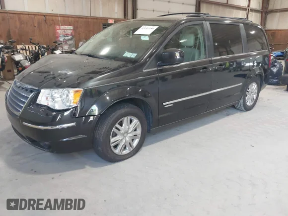 ✅ 2010 Chrysler Town & Country Touring • VIN: 2A4RR5D19AR279382 • Lot: 45141186. Wystawiony na IAAI z przebiegiem 183 951 mil. Bezpłatny archiwum sprzedaży aukcyjnych z USA i szczegółowy raport historii pojazdu na DreamBid. Zdjęcie 2.