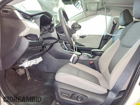 ✅ 2025 Toyota RAV4 XLE • VIN: 2T3P1RFV1SC525295 • Лот: 56805056. Опубликован ранее на Copart с пробегом 12 317 миль. Бесплатный доступ к архиву аукционных продаж из США и подробный отчёт об истории автомобиля на DreamBid. Изображение 7.