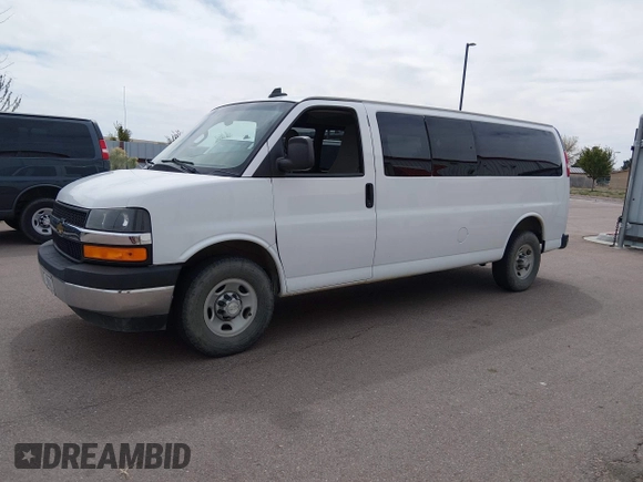 ✅ 2017 Chevrolet Express Passenger LT • VIN: 1GAZGPFG8H1291927 • Lot: 45079863. Wystawiony na IAAI z przebiegiem 52 360 mil. Bezpłatny archiwum sprzedaży aukcyjnych z USA i szczegółowy raport historii pojazdu na DreamBid. Zdjęcie 2.