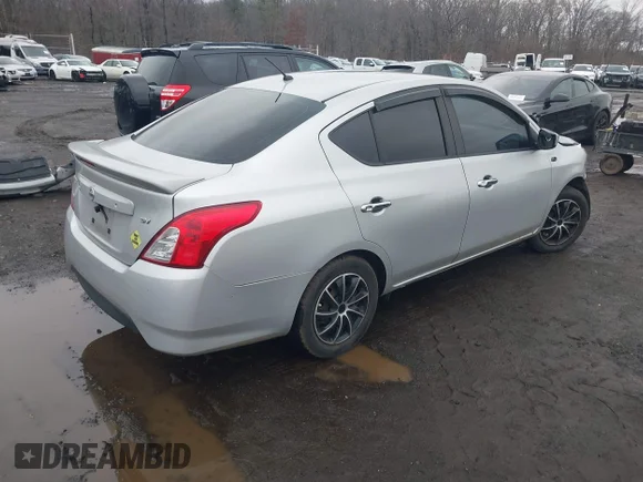 ✅ 2018 Nissan Versa S Plus • VIN: 3N1CN7AP5JL824876 • Lot: 44529649. Wystawiony na IAAI z przebiegiem 90 372 mil. Bezpłatny archiwum sprzedaży aukcyjnych z USA i szczegółowy raport historii pojazdu na DreamBid. Zdjęcie 4.