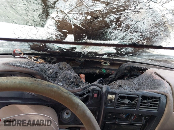 ✅ 2000 Toyota Tacoma PreRunner • VIN: 4TASM92NXYZ611764 • Lot: 45281720. Wystawiony na IAAI z przebiegiem Nie podano. Bezpłatny archiwum sprzedaży aukcyjnych z USA i szczegółowy raport historii pojazdu na DreamBid. Zdjęcie 6.